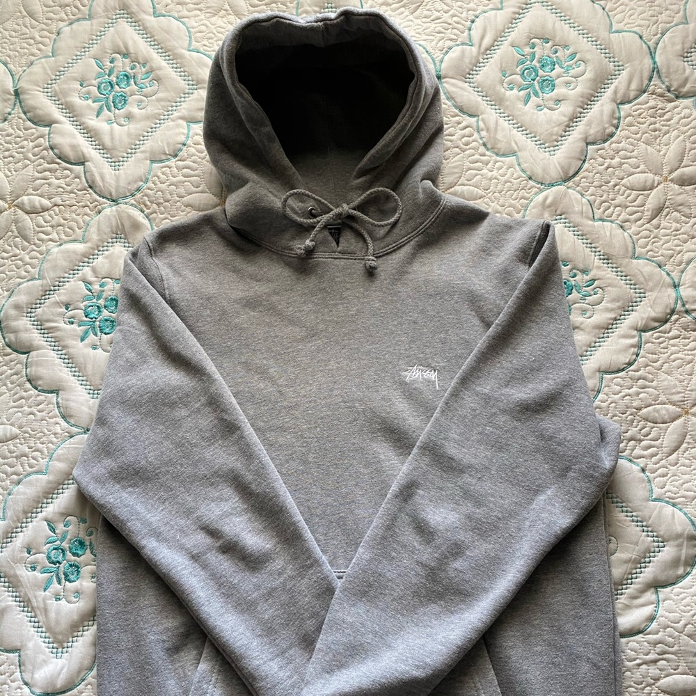 STUSSY INTERNATIONAL GRAY HOODIE